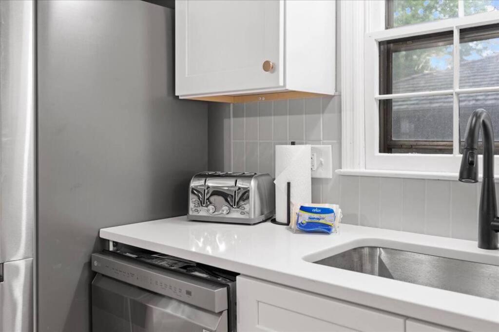 Light Bright OP Remodeled Home 4BD 2BTH - Property Image 50