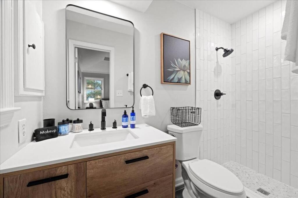 Light Bright OP Remodeled Home 4BD 2BTH - Property Image 51
