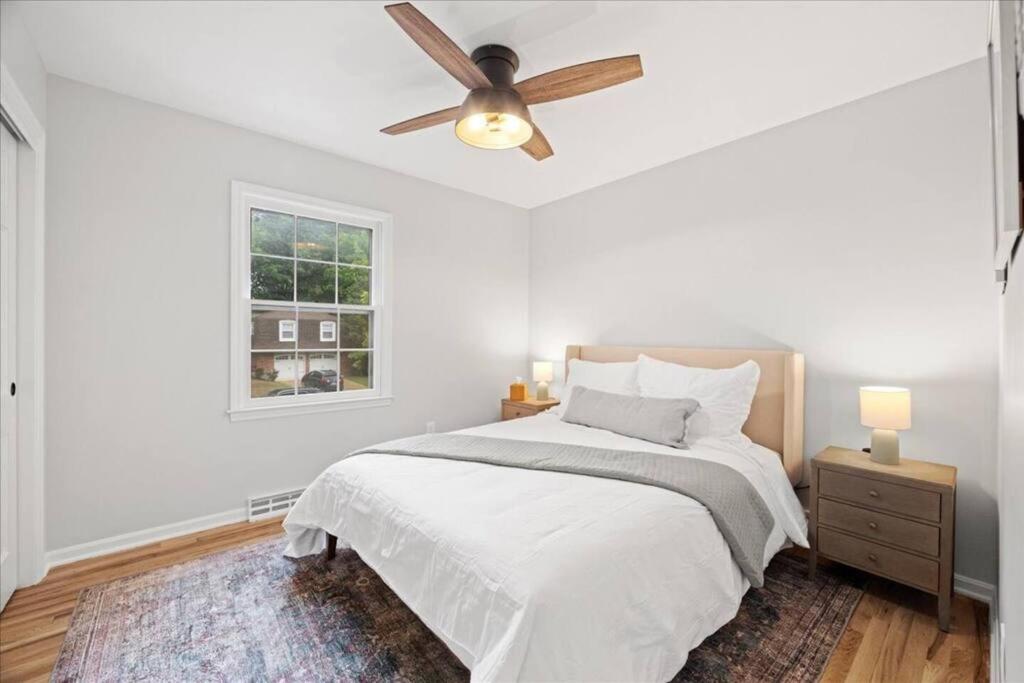 Light Bright OP Remodeled Home 4BD 2BTH - Property Image 9