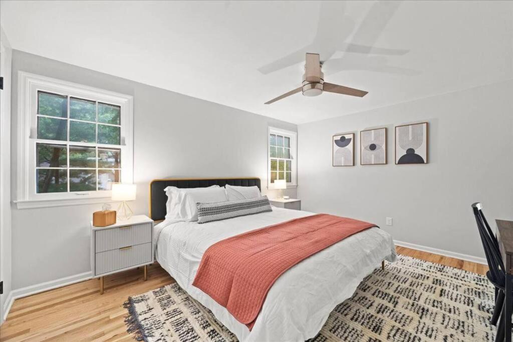 Light Bright OP Remodeled Home 4BD 2BTH - Property Image 12