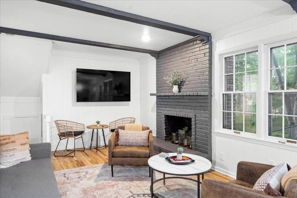 Light Bright OP Remodeled Home 4BD 2BTH - Property Image 26