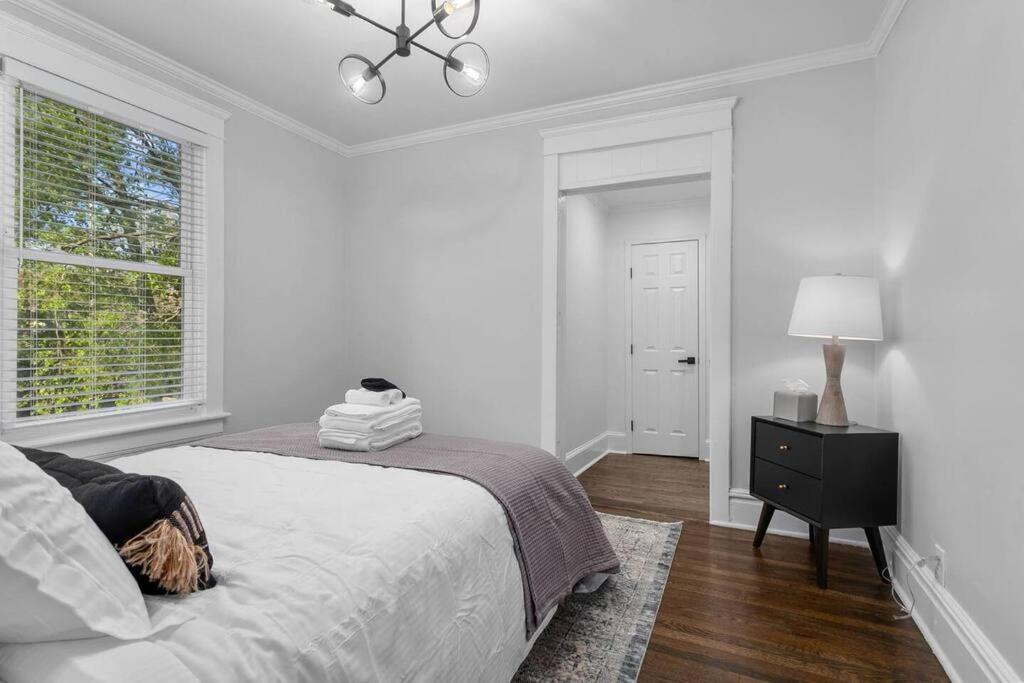 Walnut Remodeled Modern 5BR Home Walkable King Bed view 4
