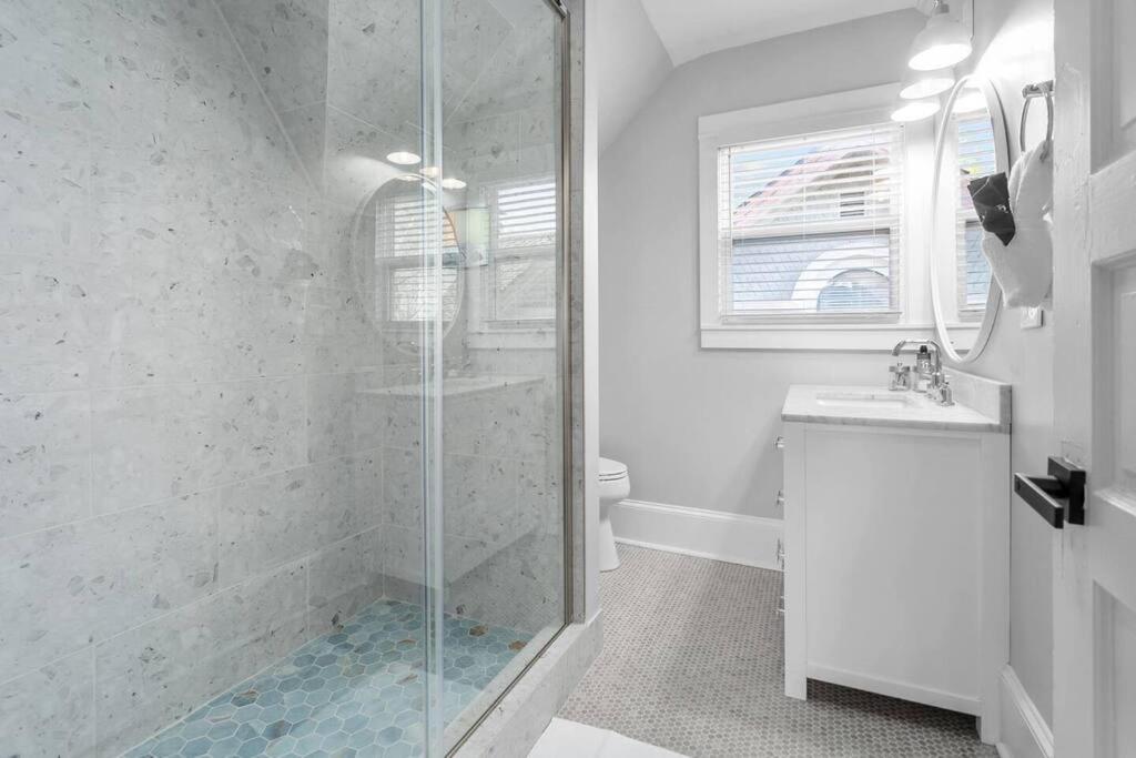 Walnut Remodeled Modern 5BR Home Walkable King Bed view 5