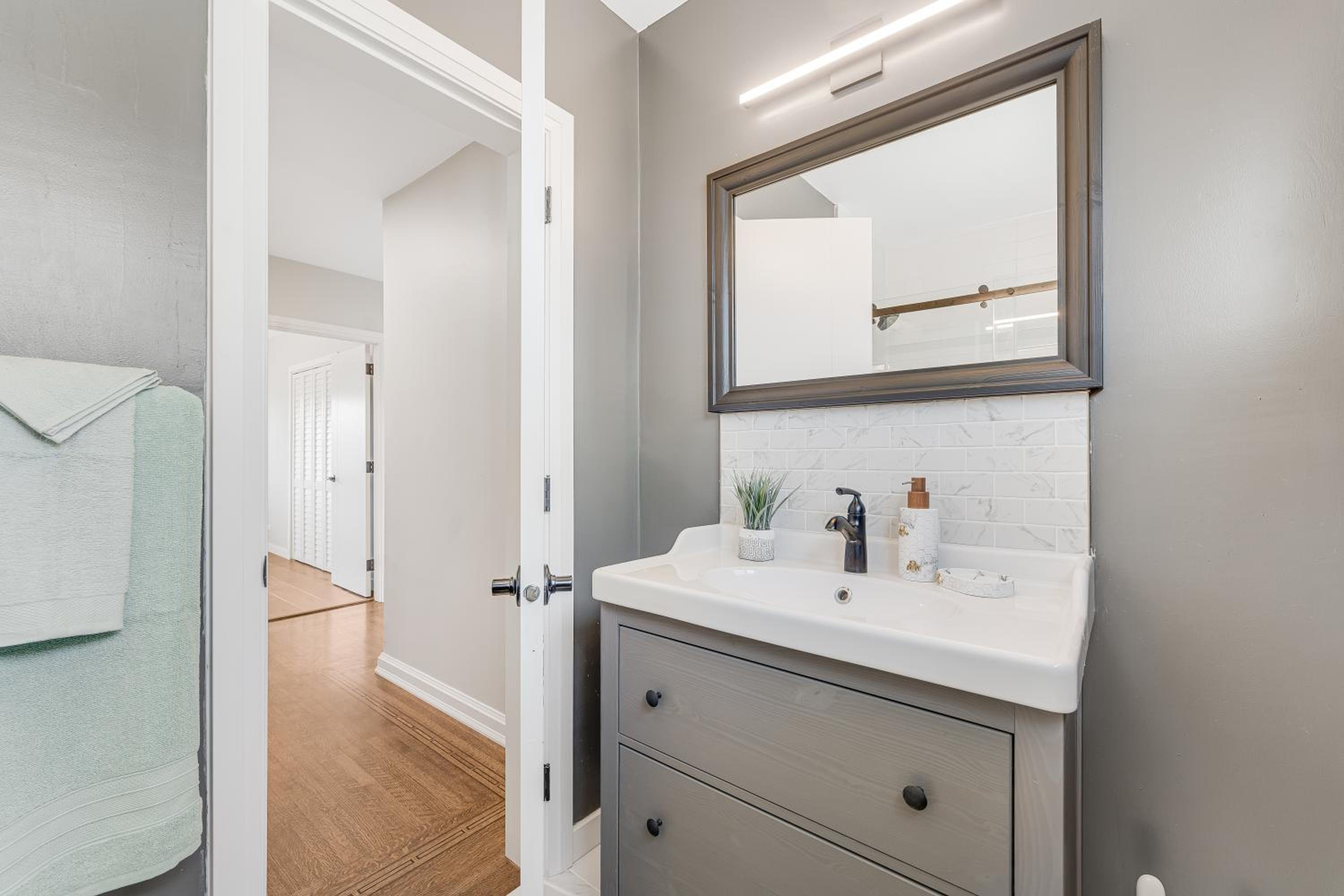 Chic 5BR North Vancouver Retreat Ideal for Groups