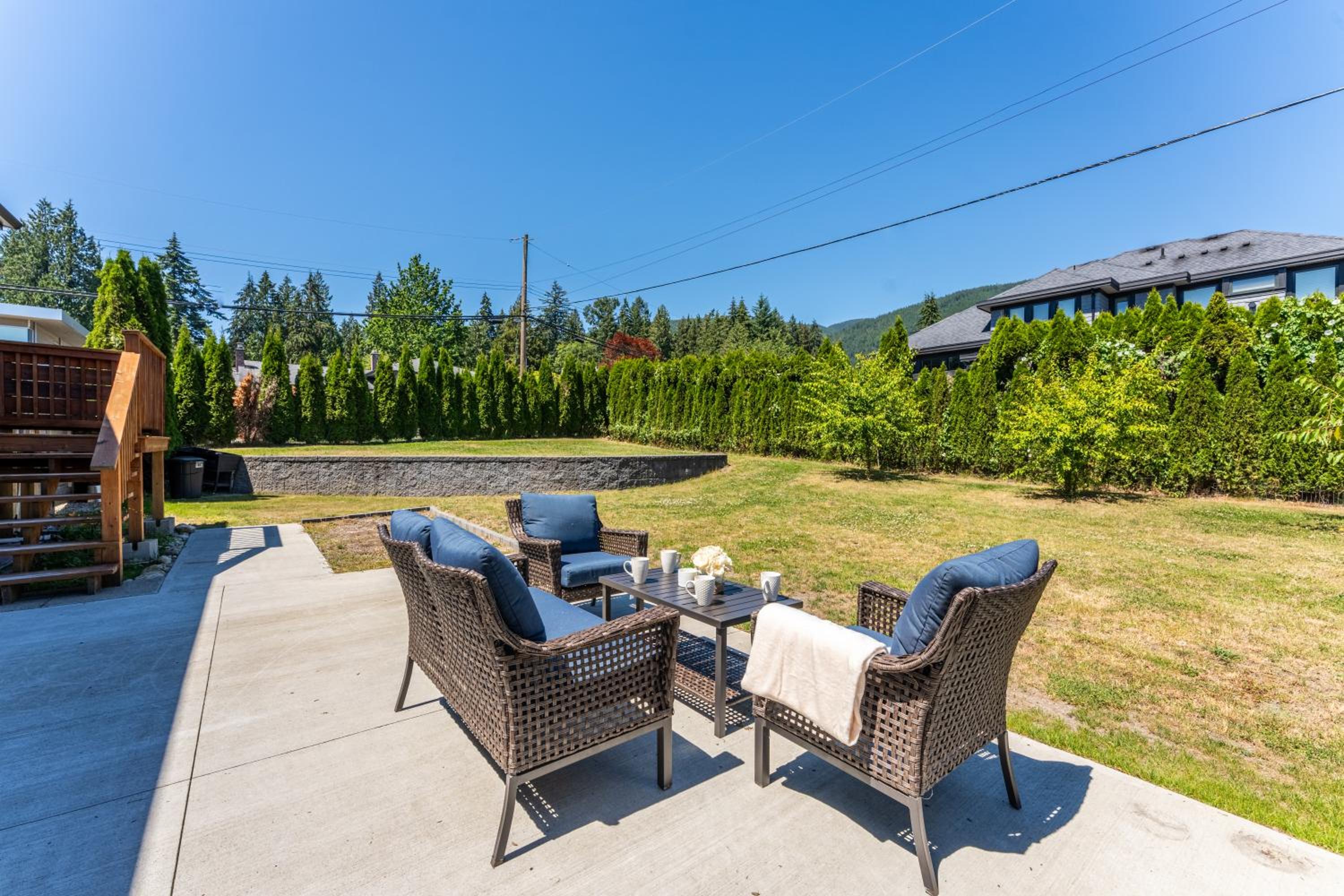 Chic 5BR North Vancouver Retreat Ideal for Groups
