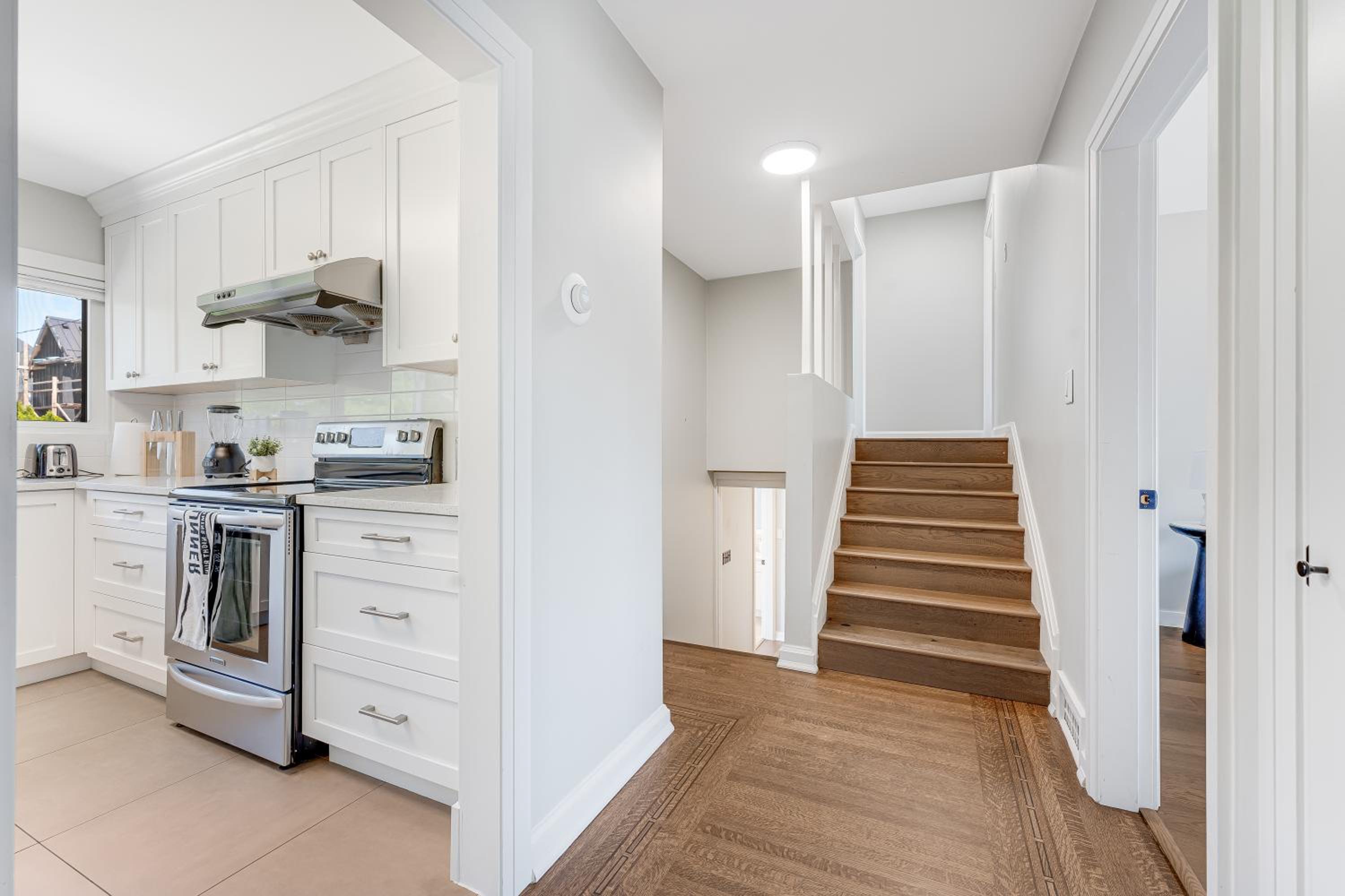 Chic 5BR North Vancouver Retreat Ideal for Groups