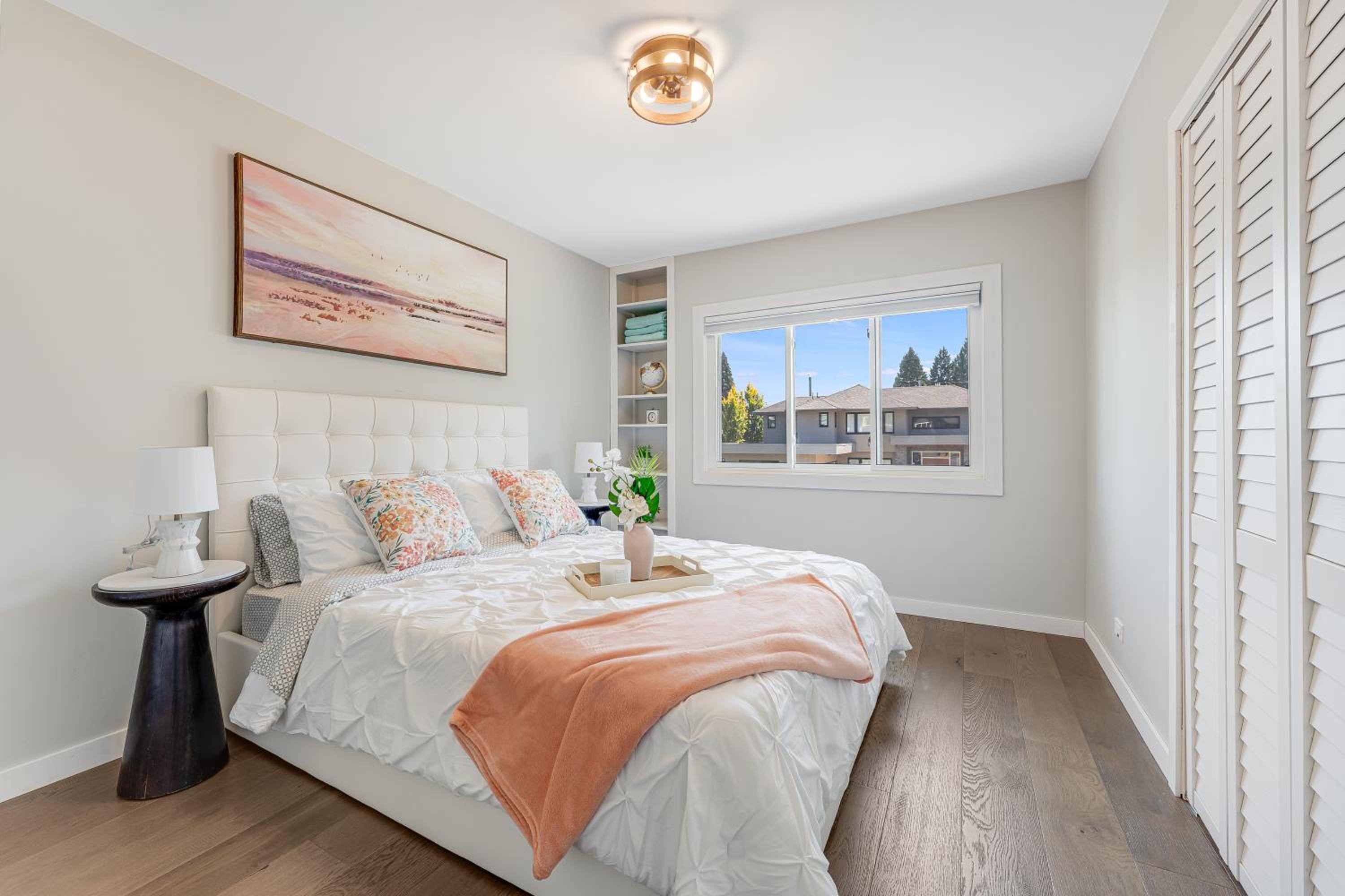 Chic 5BR North Vancouver Retreat Ideal for Groups