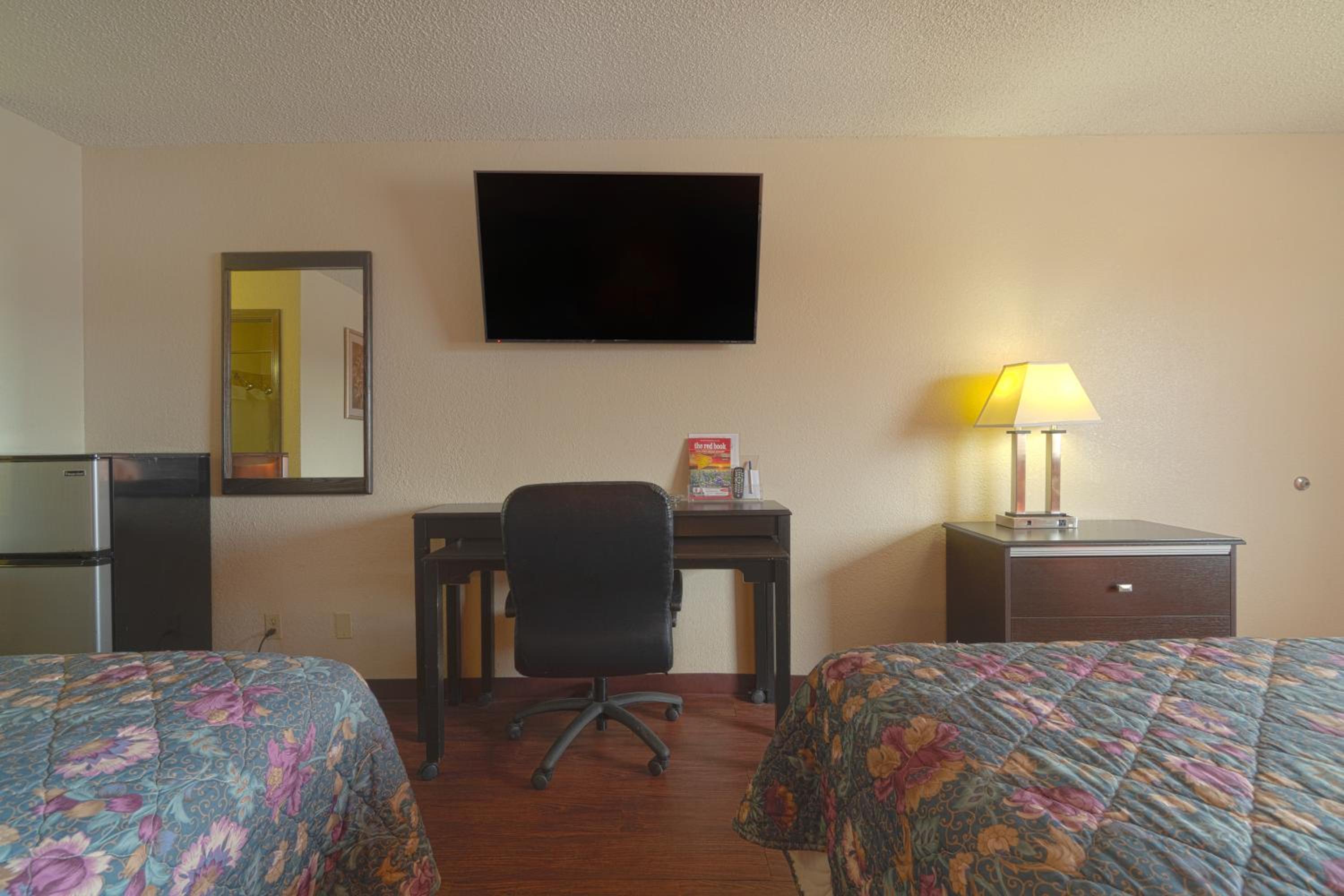 Regency Inn & Suites By OYO Bay City TX view 3