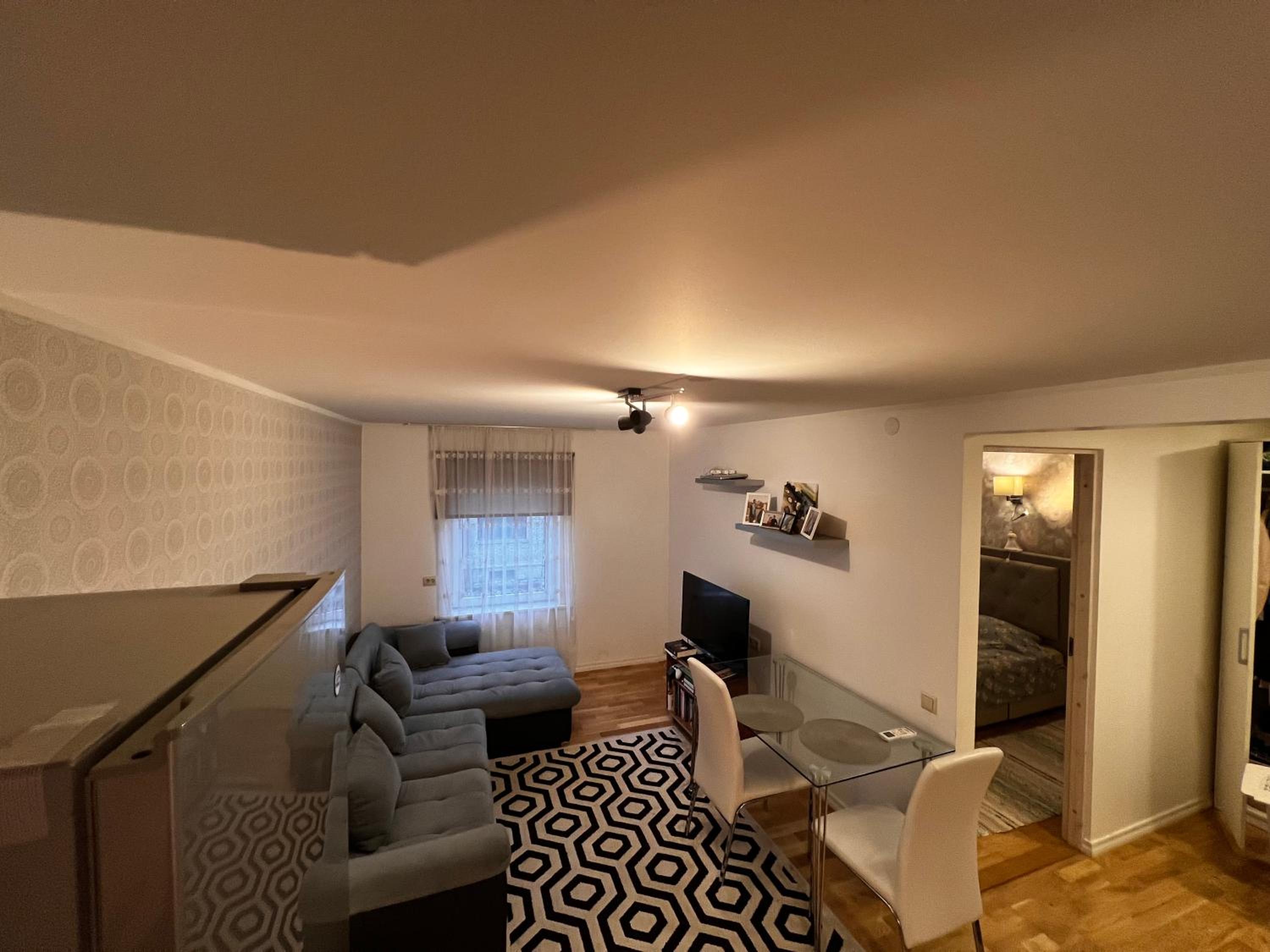 Cozy private apartment WiFi 1BR Sleeps 4 great Central Location