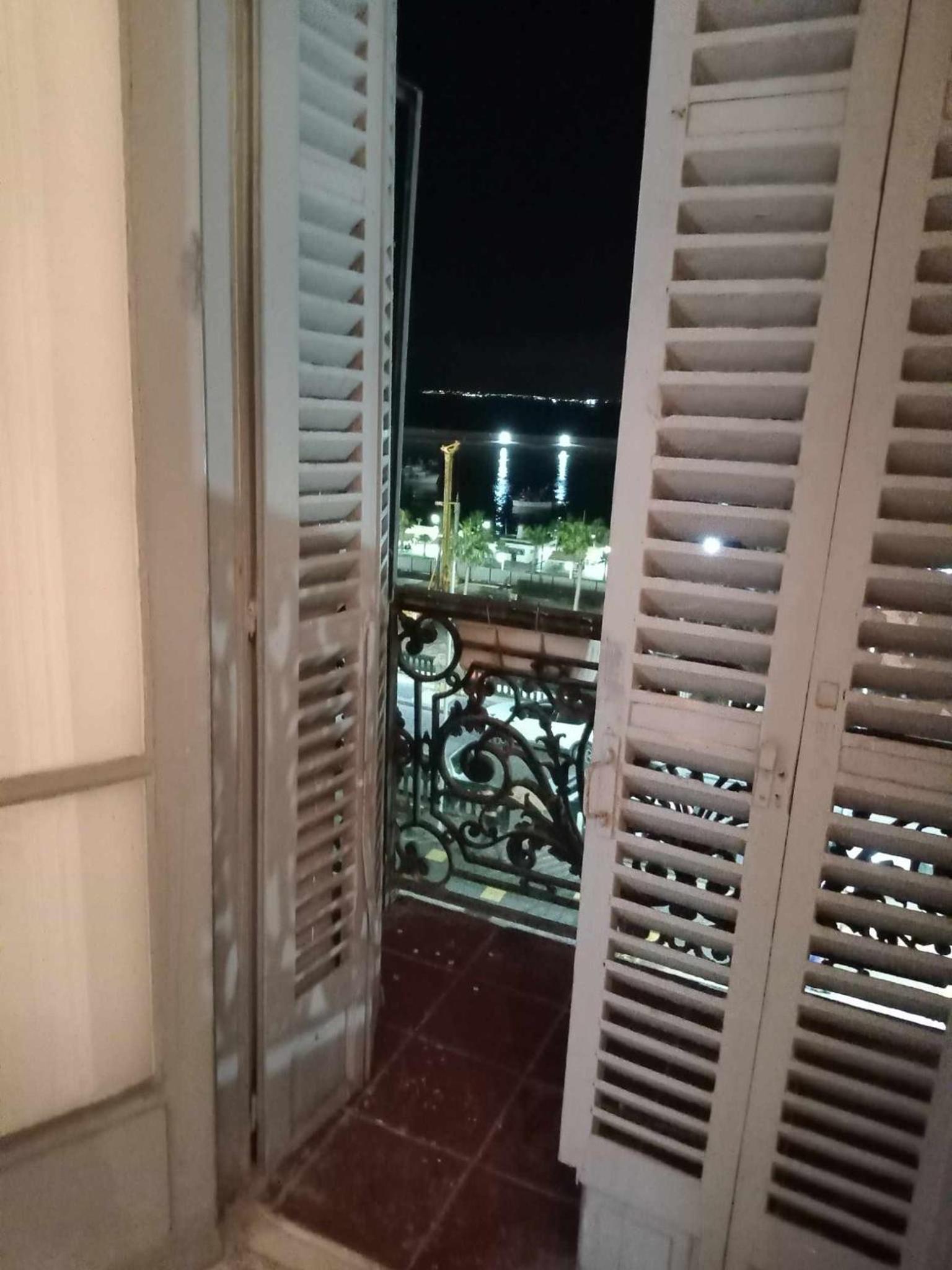 Très grand apartement hausmanien cœur du centre ville vu mer immédiate