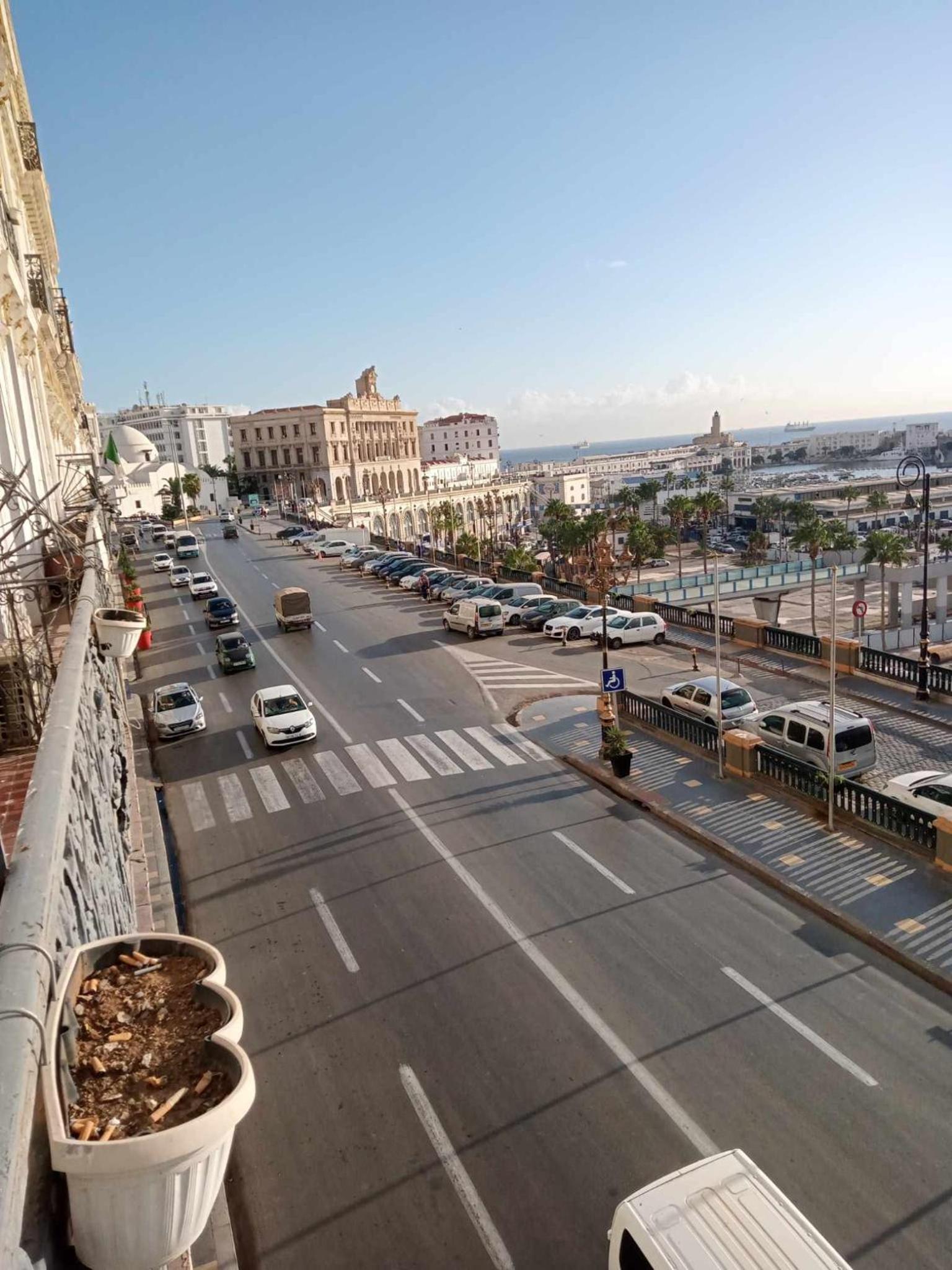 Très grand apartement hausmanien cœur du centre ville vu mer immédiate