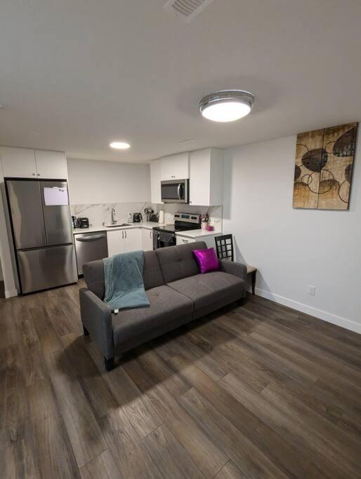 Charming Basement Suite in a Quiet Neighborhood