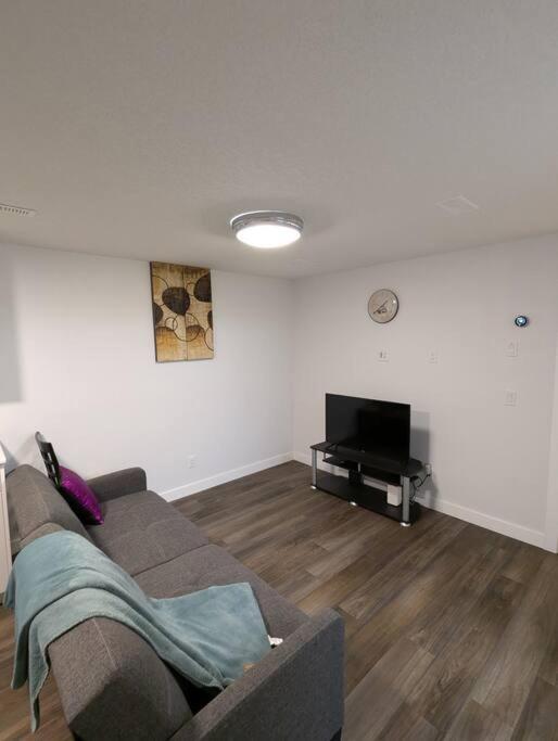 Charming Basement Suite in a Quiet Neighborhood