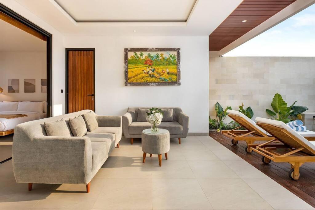 New Tropical Villa in Canggu view 2