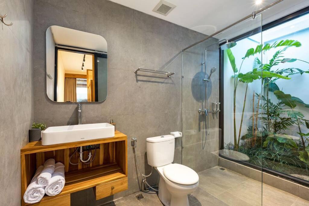 New Tropical Villa in Canggu view 4