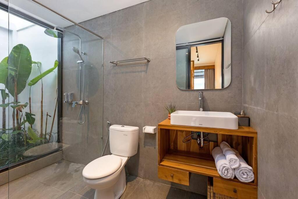 New Tropical Villa in Canggu view 5