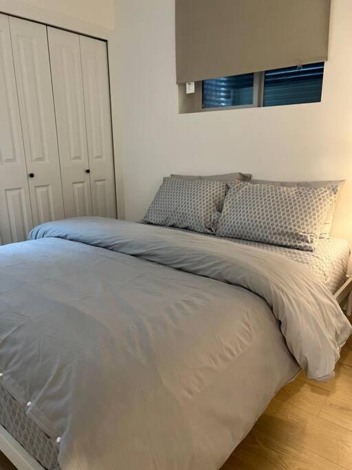 Modern and cozy guest suite in Langley!