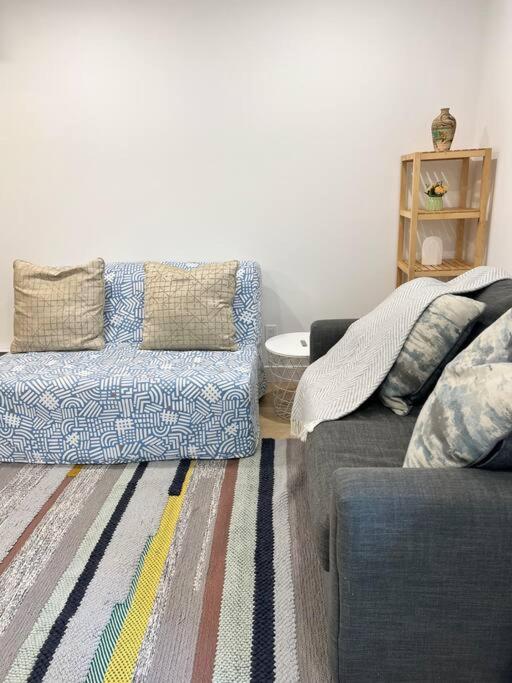 Modern and cozy guest suite in Langley!