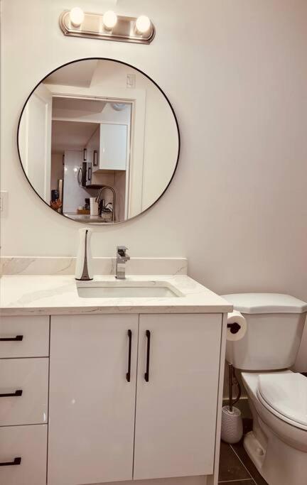 Modern and cozy guest suite in Langley!