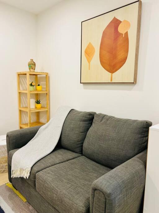 Modern and cozy guest suite in Langley!