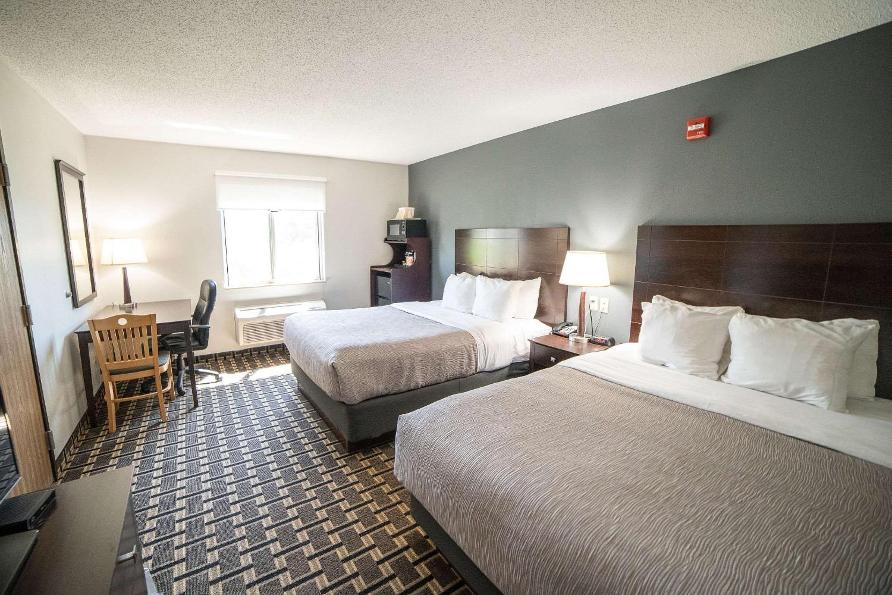 Watertown Vacations - Quality Inn  Suites Watertown near Prairie Lakes Ice Arena - Property Image 3