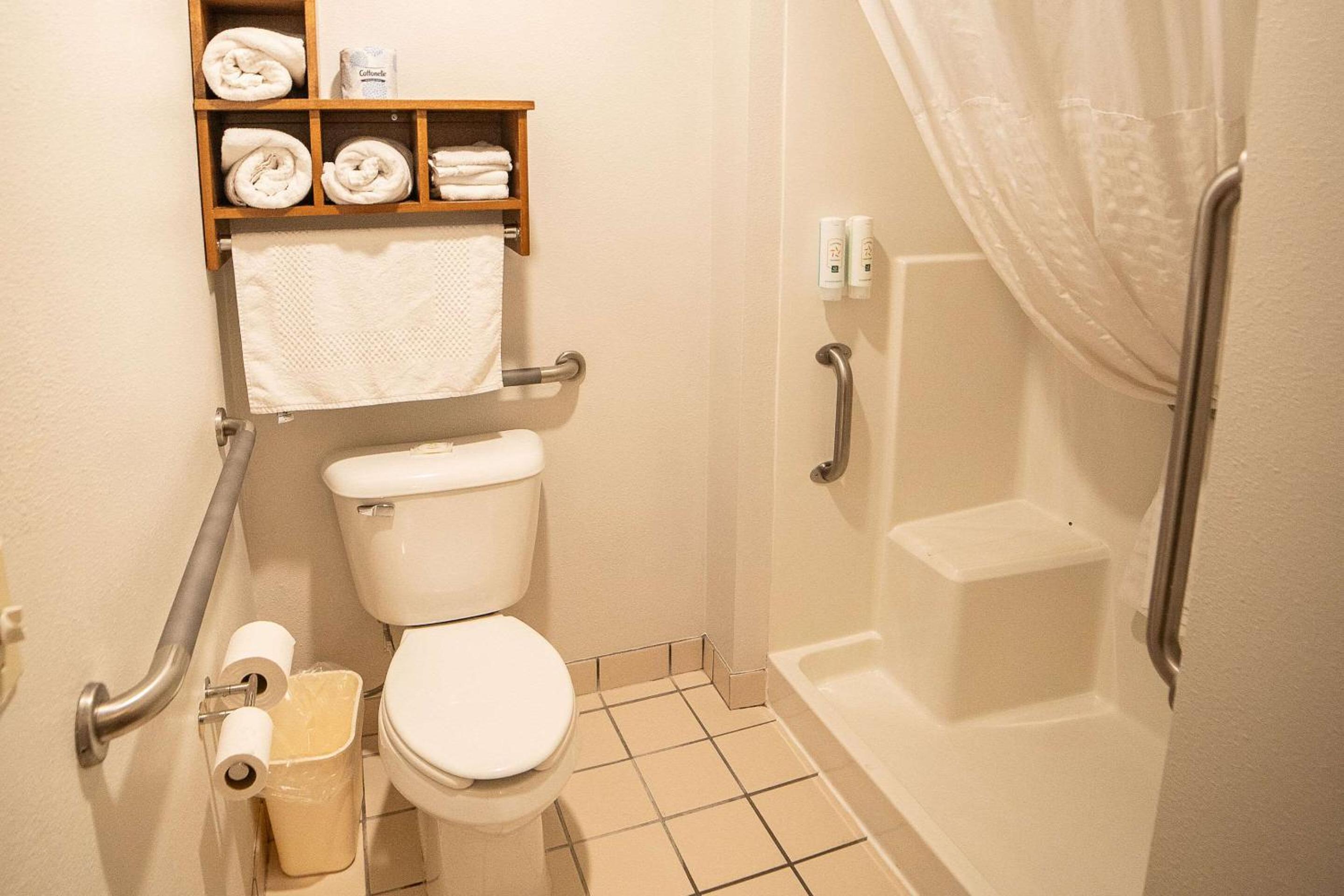 Watertown Vacations - Quality Inn  Suites Watertown near Prairie Lakes Ice Arena - Property Image 5