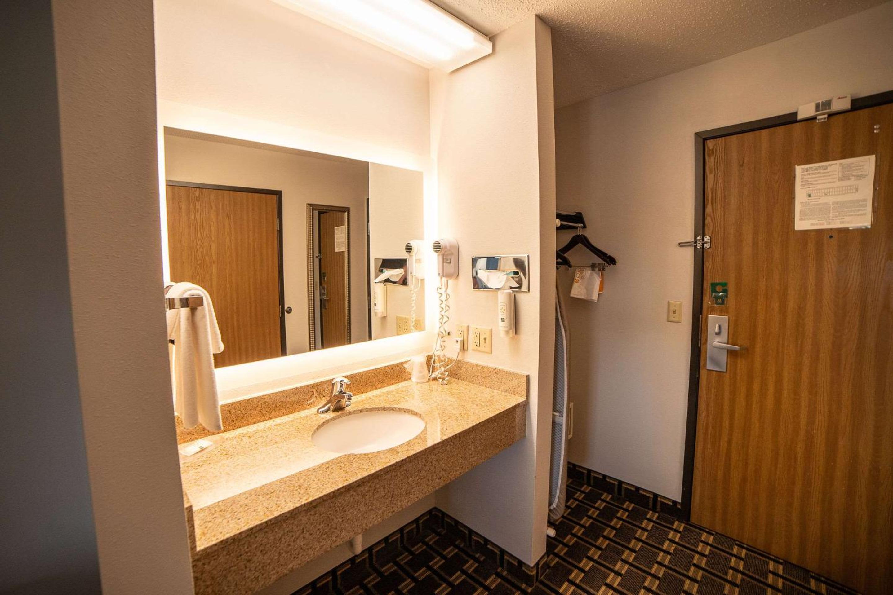 Watertown Vacations - Quality Inn  Suites Watertown near Prairie Lakes Ice Arena - Property Image 11