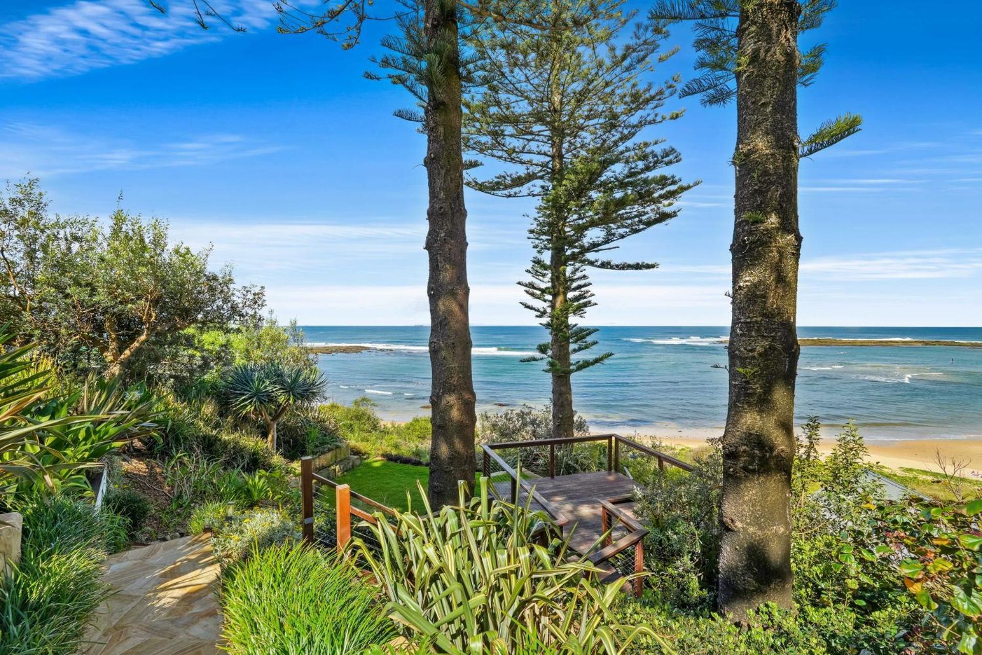 Elegant Seaside Escape - 121 Toowoon Bay Rd