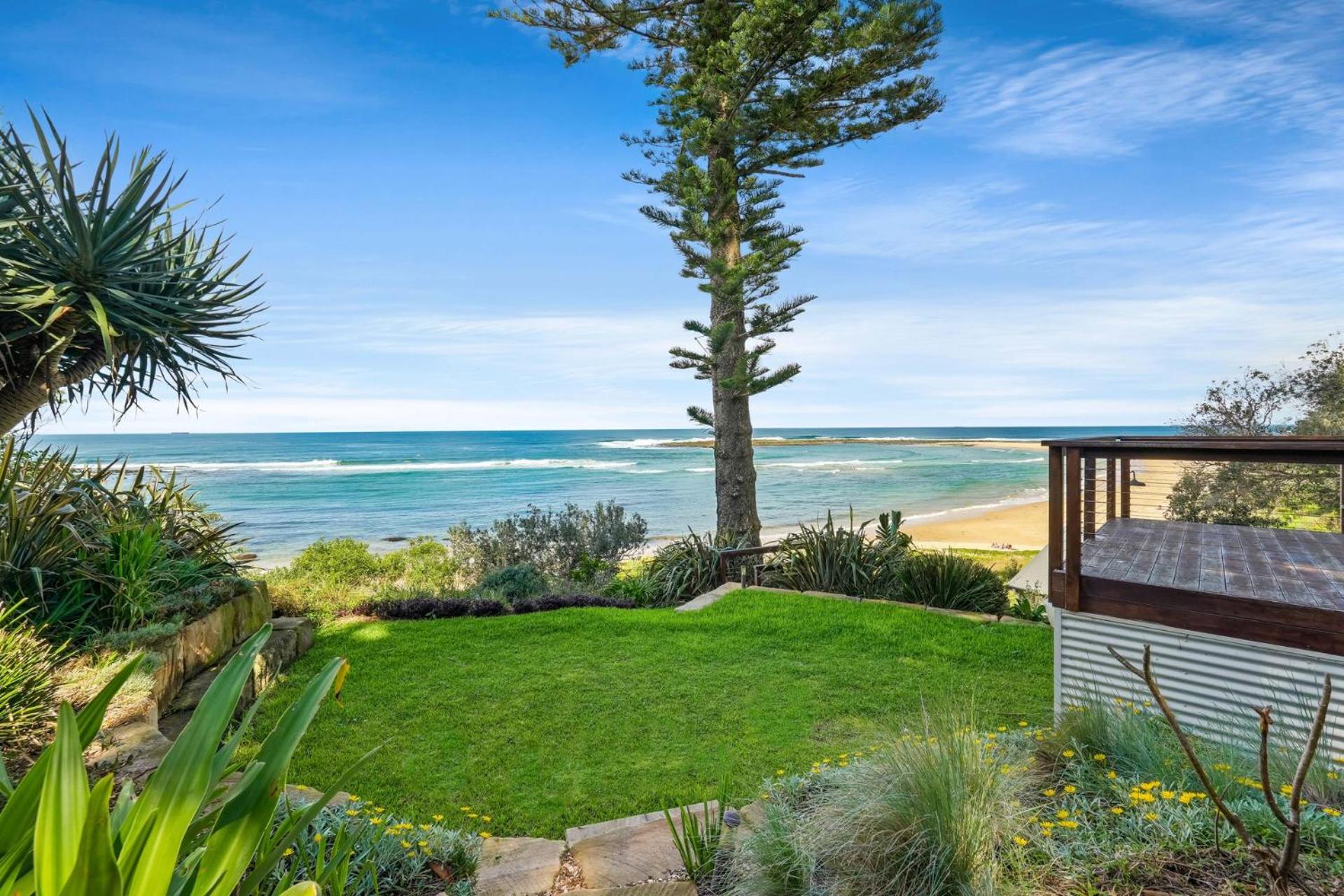 Elegant Seaside Escape - 121 Toowoon Bay Rd