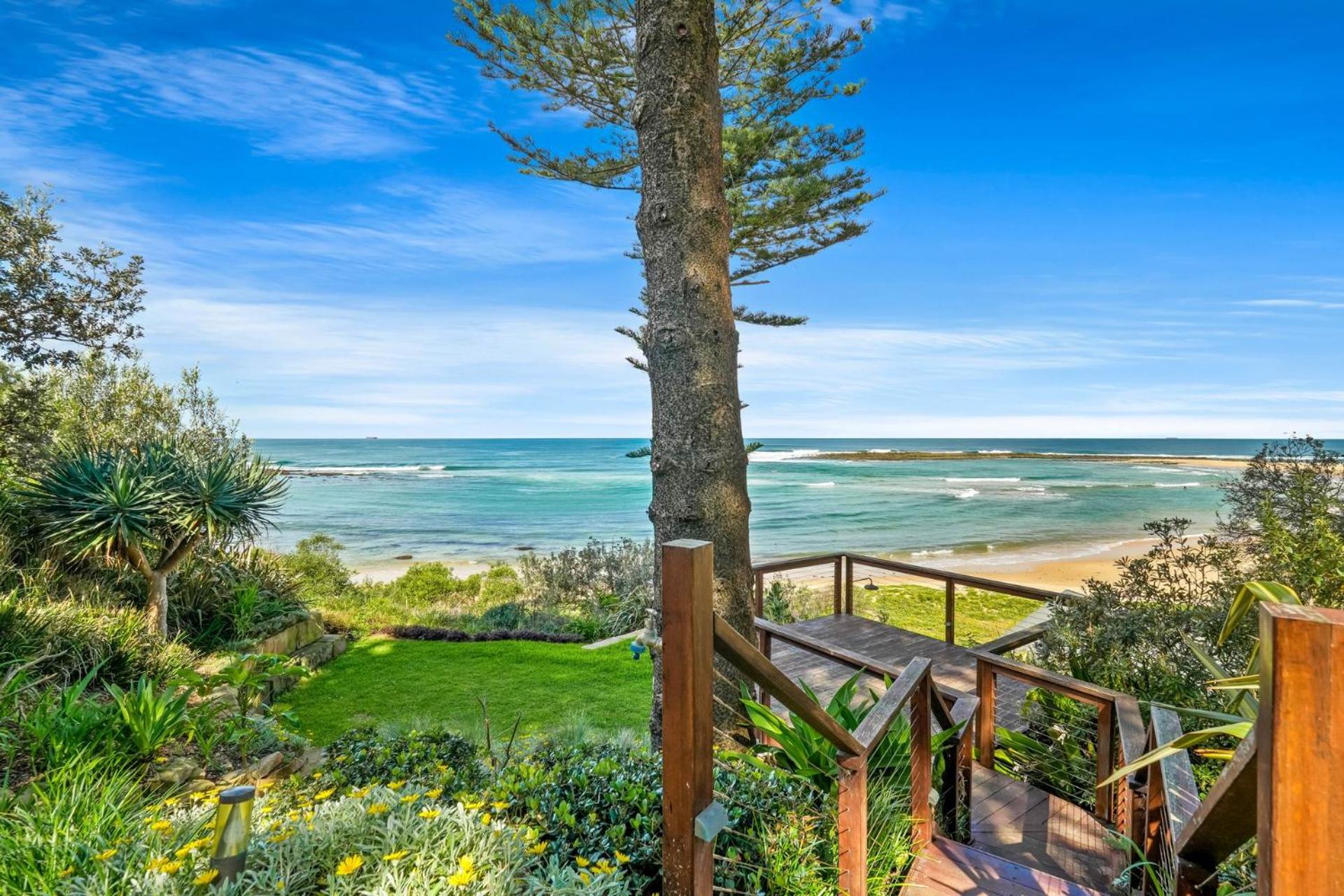 Elegant Seaside Escape - 121 Toowoon Bay Rd