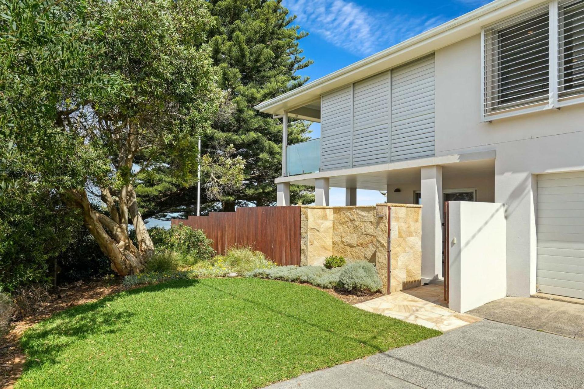 Elegant Seaside Escape - 121 Toowoon Bay Rd
