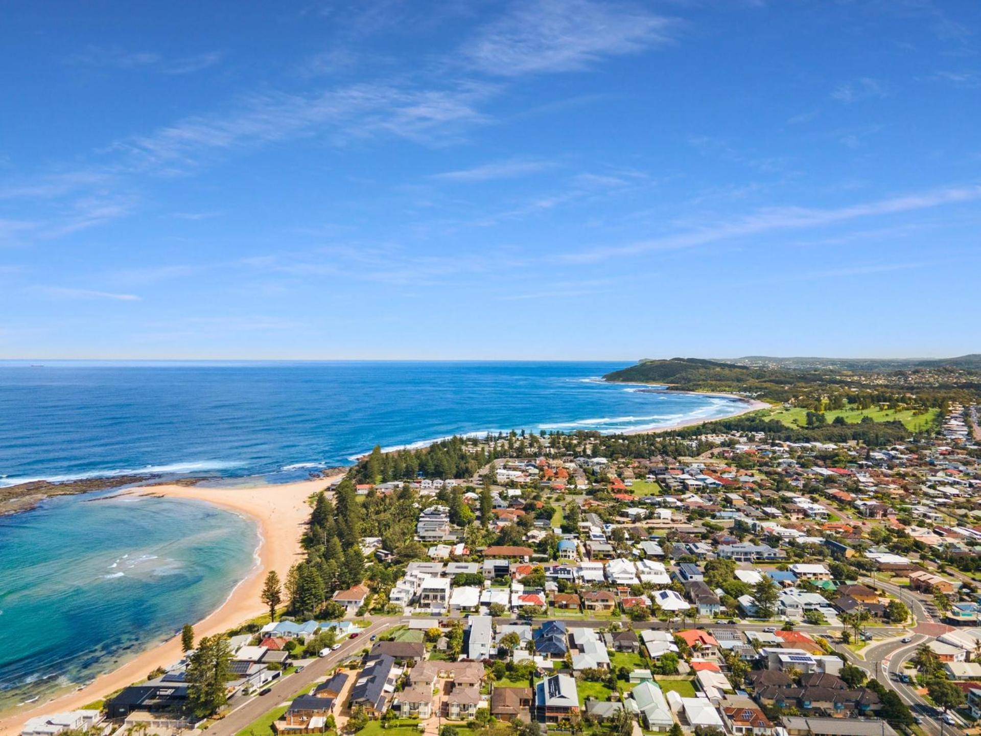 Elegant Seaside Escape - 121 Toowoon Bay Rd