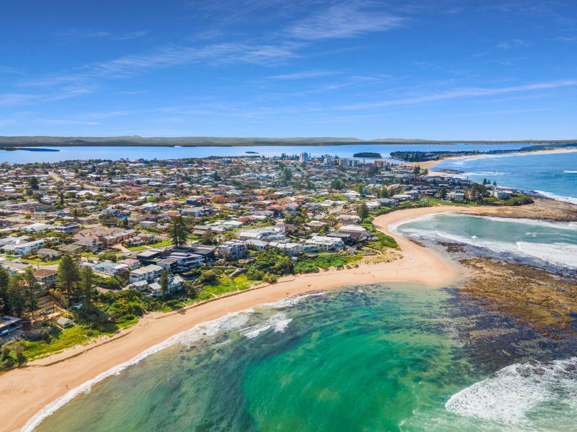 Elegant Seaside Escape - 121 Toowoon Bay Rd