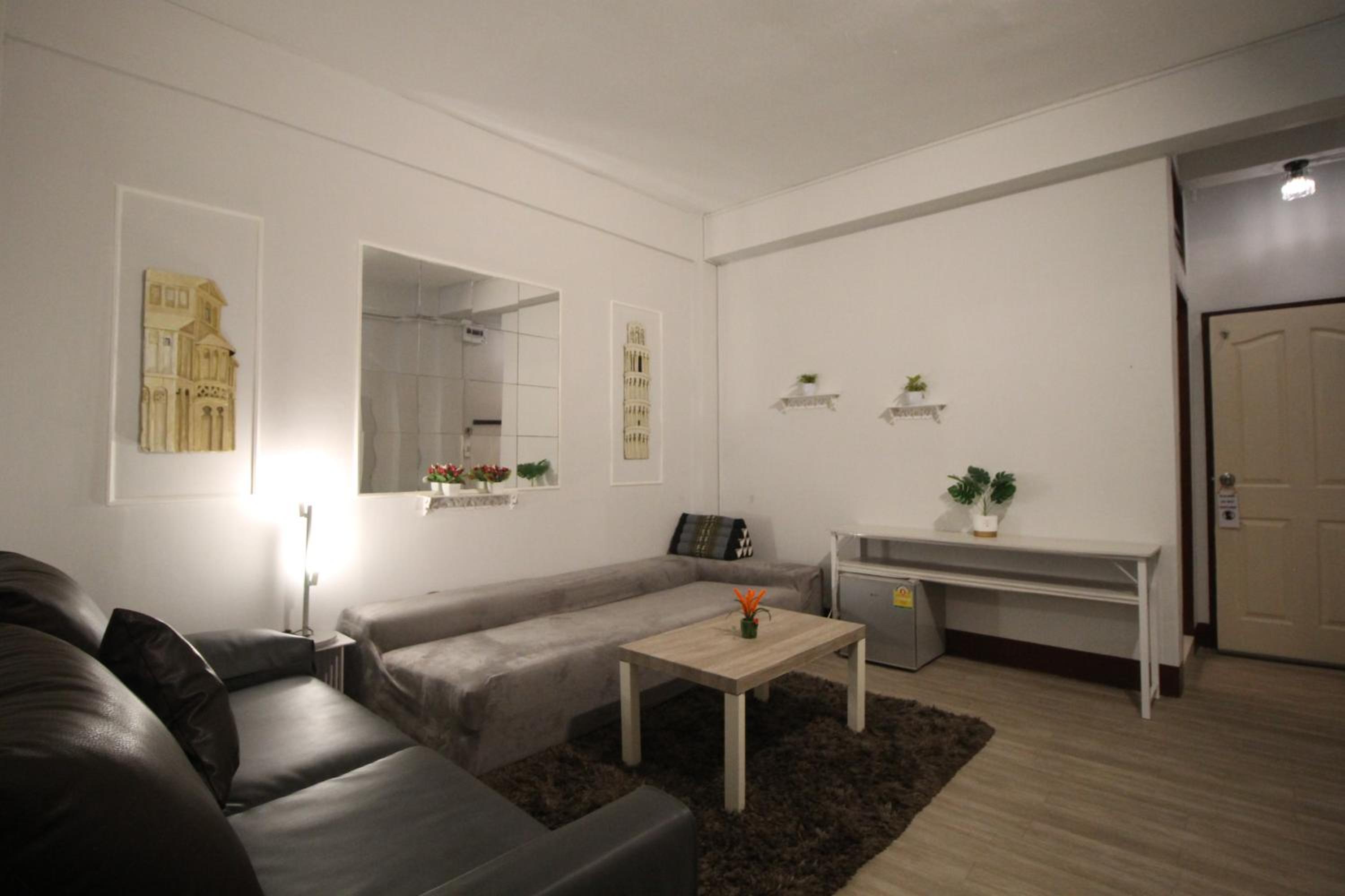 Baan Nampetch Hostel