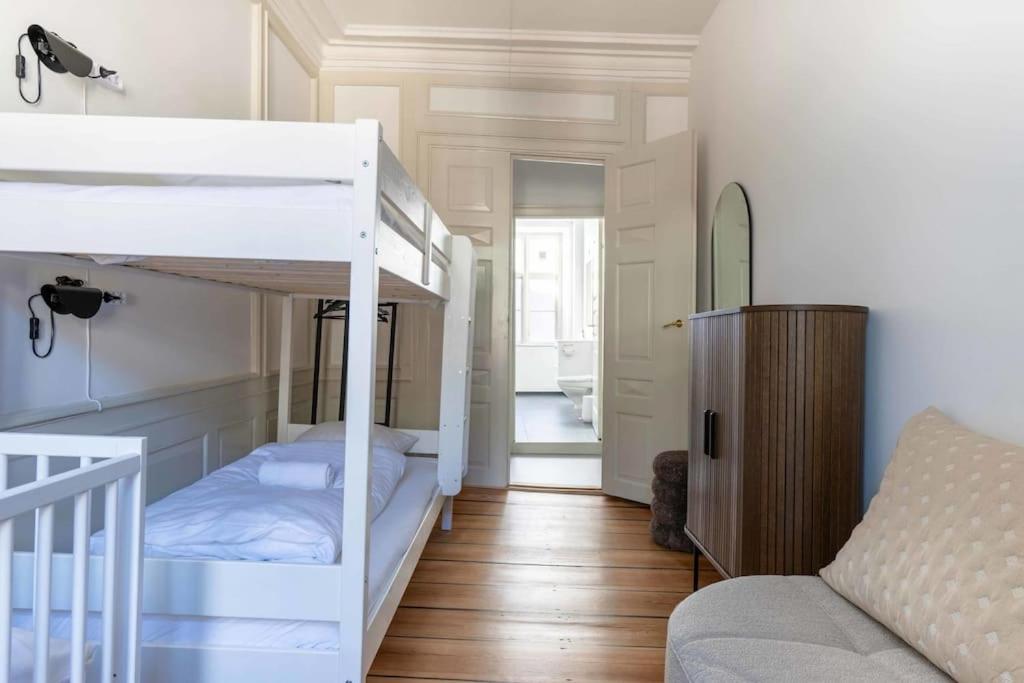 Spacious Apartment on Lively & Vibrant Street view 2
