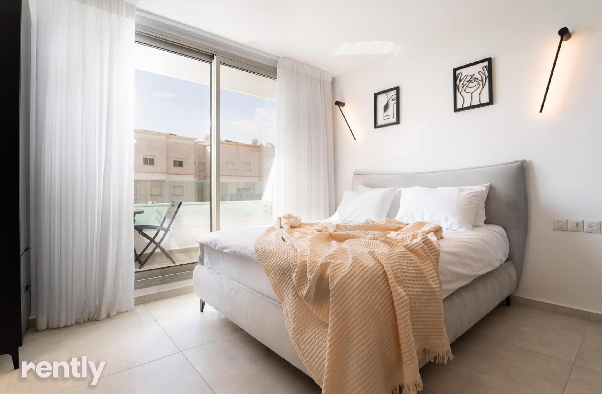 Sea side "Pansy" apartment - by Rently view 2