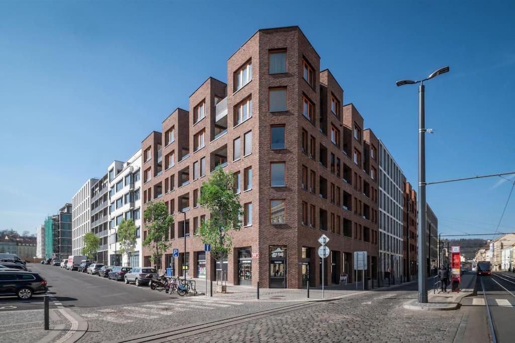 Premium Woodsy Apartment with Parking Garage by Rentez