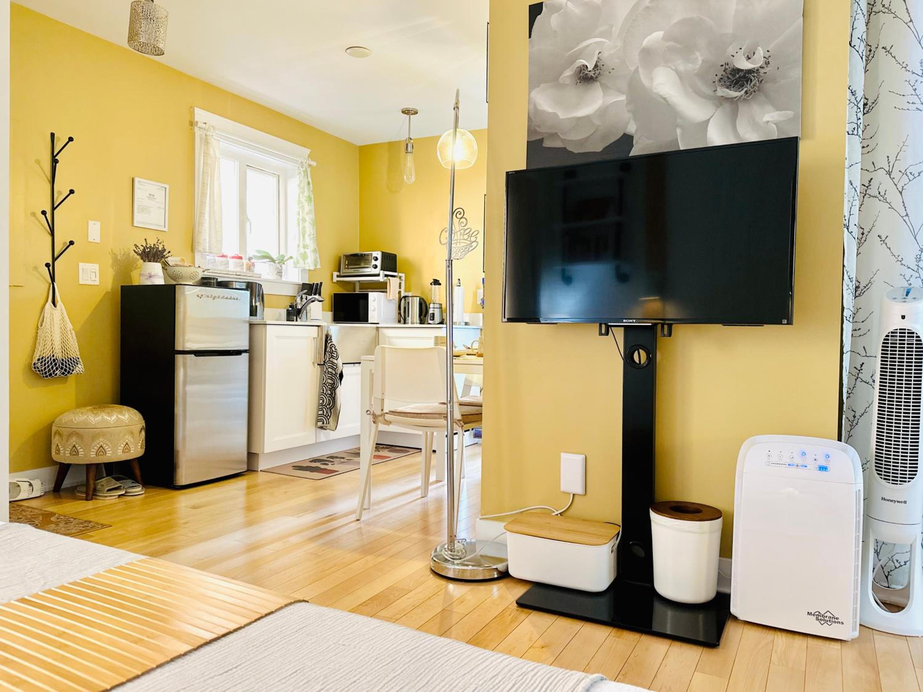 Private Guest Suite 10mins to Downtown - King Bed - Bathtub - Free Parking