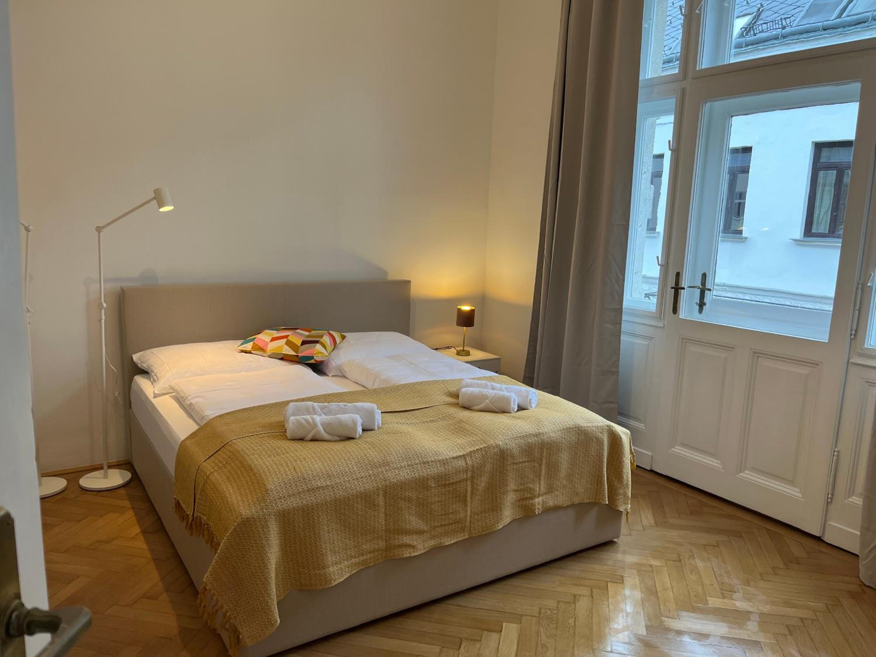 Großzügiger Wiener Altbau gleich neben Schönbrunn