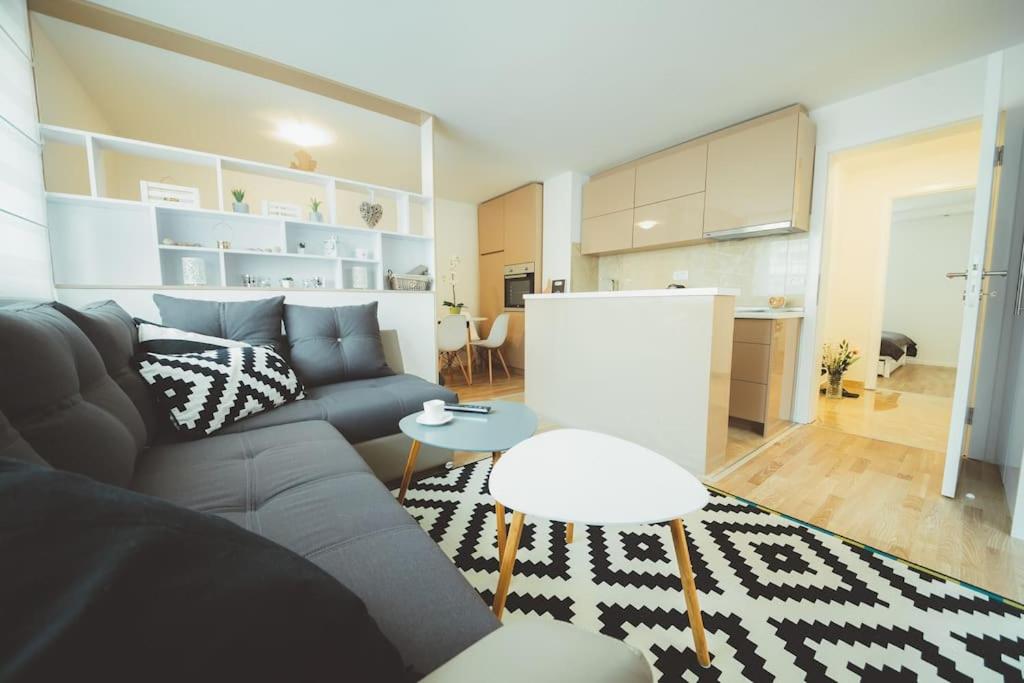 Feel Sarajevo Apartment - Old Town with Parking