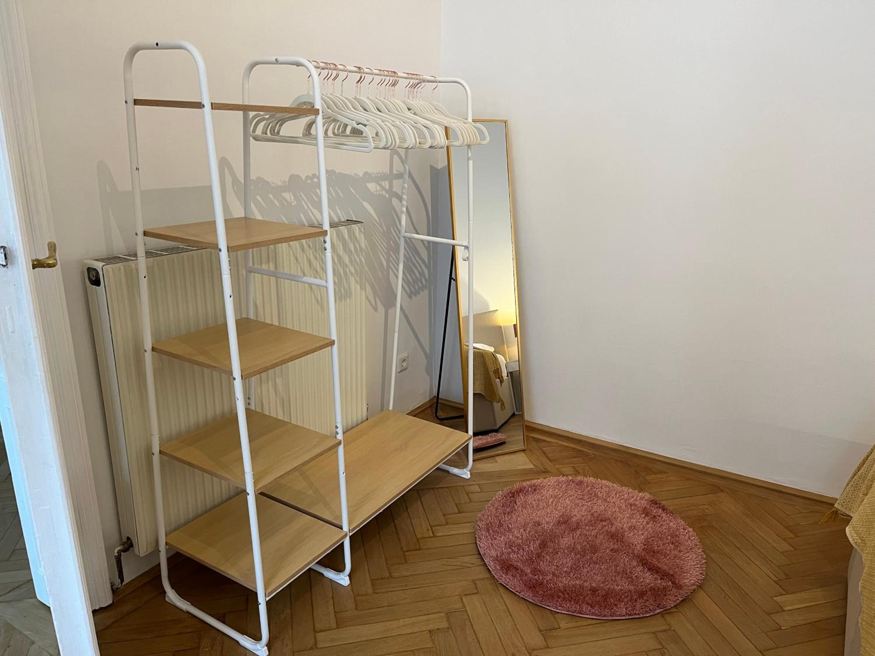 Großzügiger Wiener Altbau gleich neben Schönbrunn