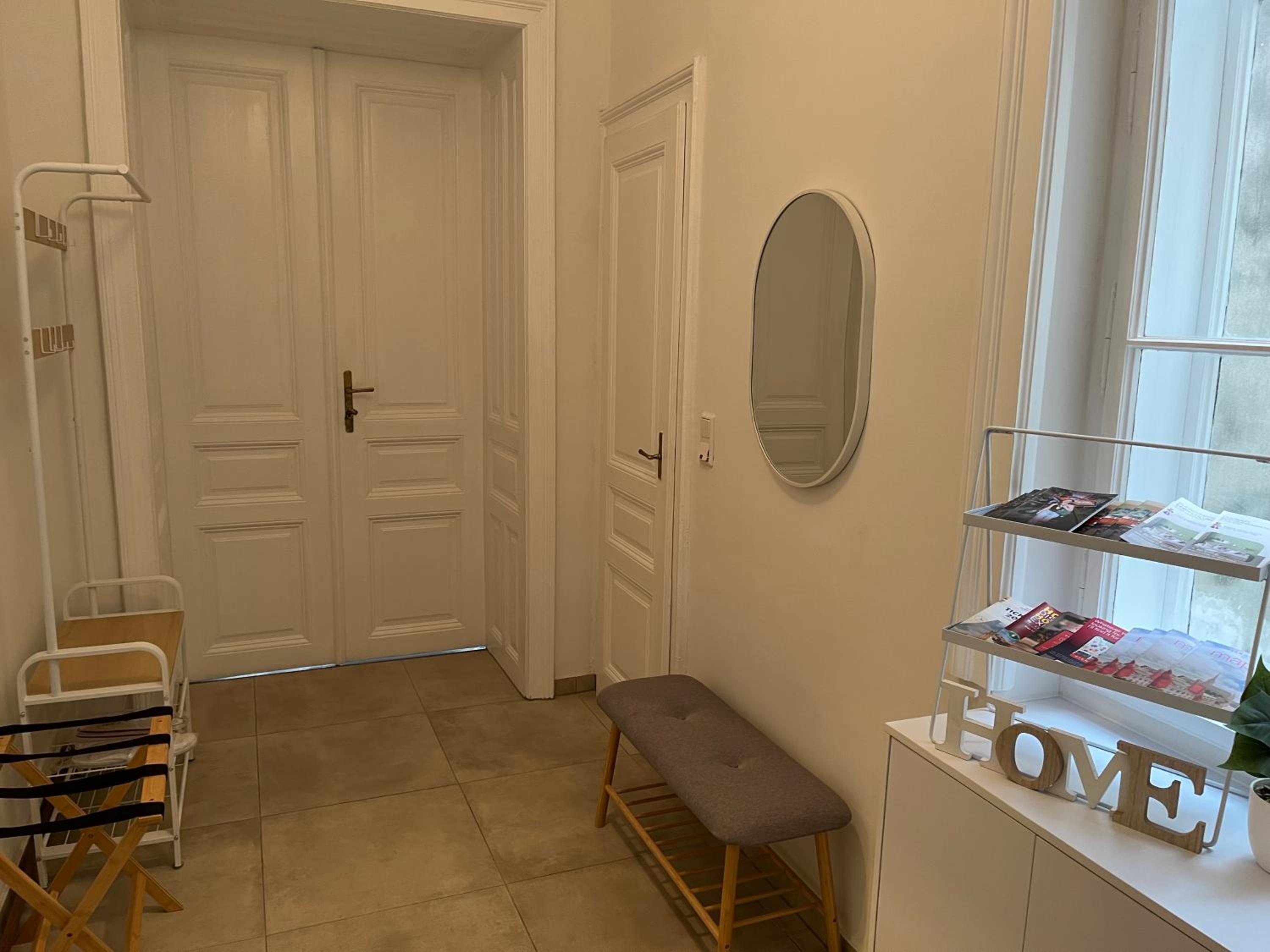 Großzügiger Wiener Altbau gleich neben Schönbrunn
