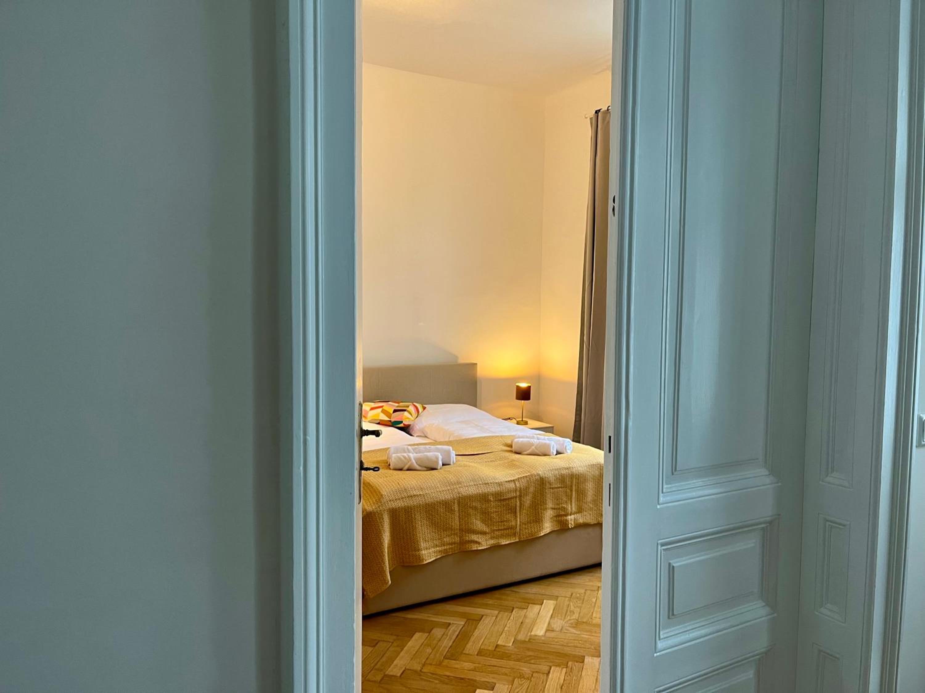 Großzügiger Wiener Altbau gleich neben Schönbrunn