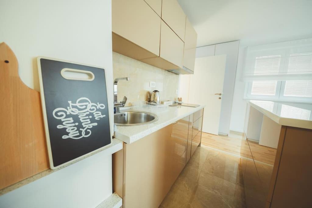 Feel Sarajevo Apartment - Old Town with Parking