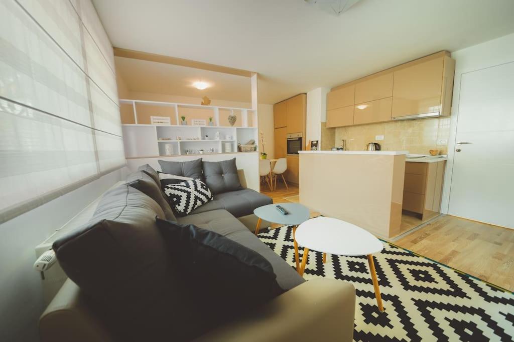 Feel Sarajevo Apartment - Old Town with Parking