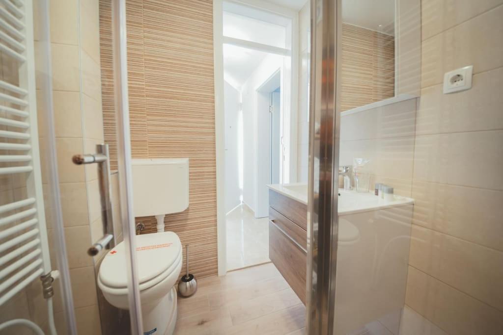 Feel Sarajevo Apartment - Old Town with Parking