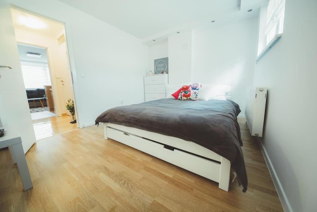 Feel Sarajevo Apartment - Old Town with Parking