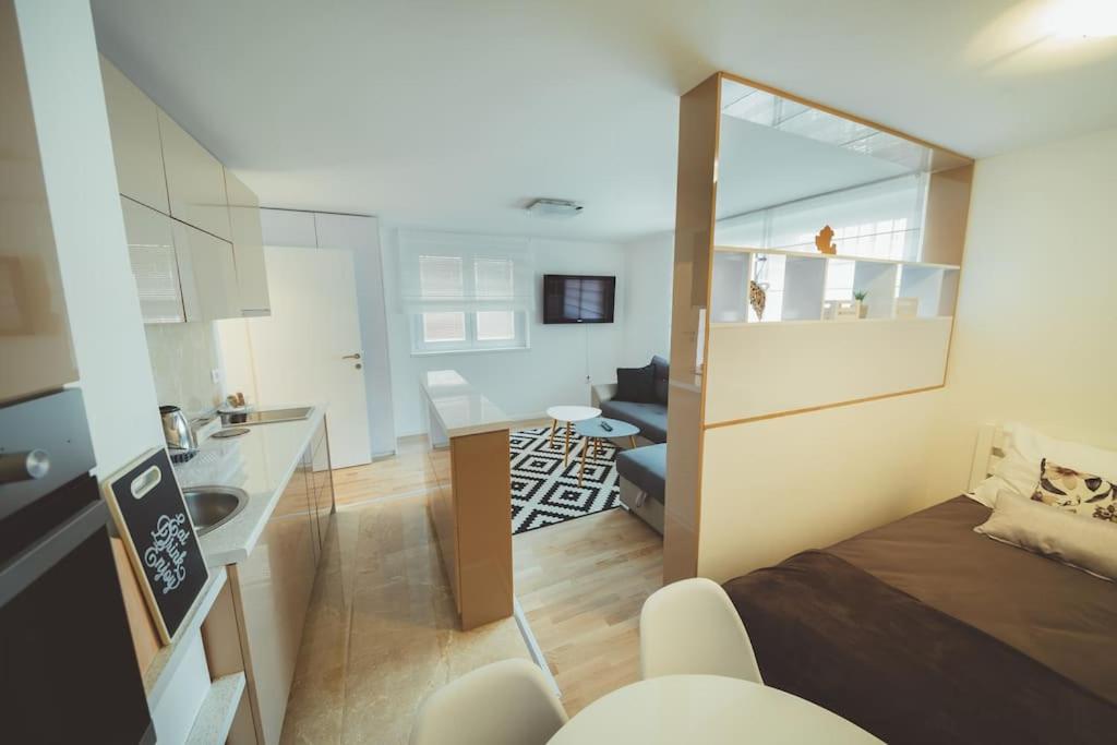 Feel Sarajevo Apartment - Old Town with Parking