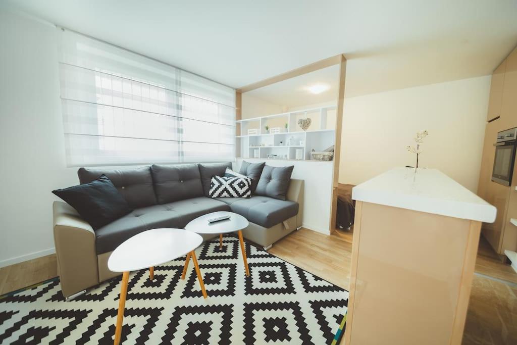 Feel Sarajevo Apartment - Old Town with Parking