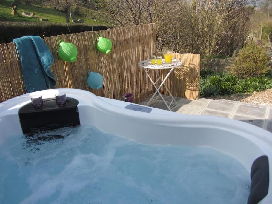 Bramble - romantic barn conversion with shared hot tub view 4